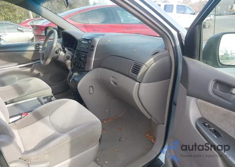 2010 Toyota Sienna Le z USA, uszkodzony, nr VIN 5TDKK4CC3AS338779